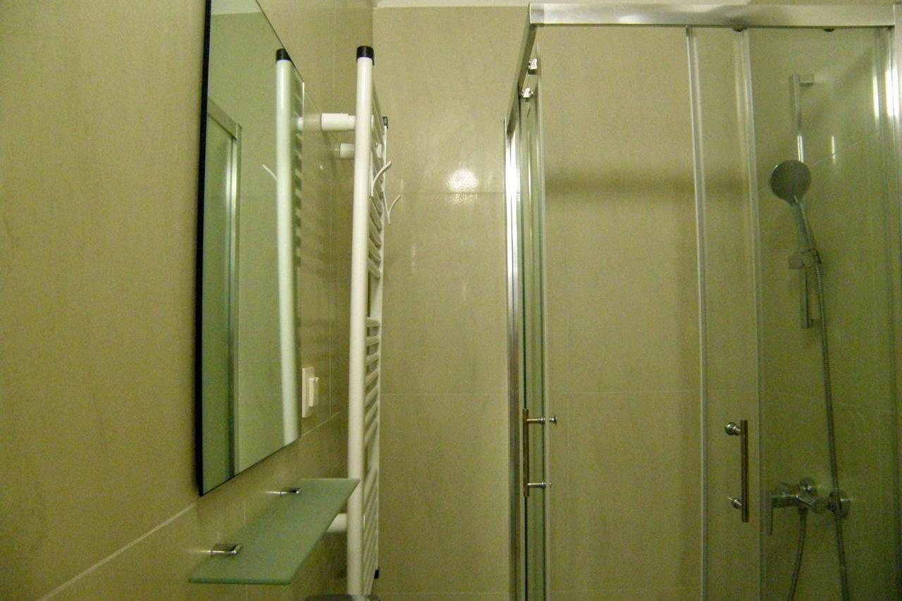Lada Apartmani Novaglia Esterno foto