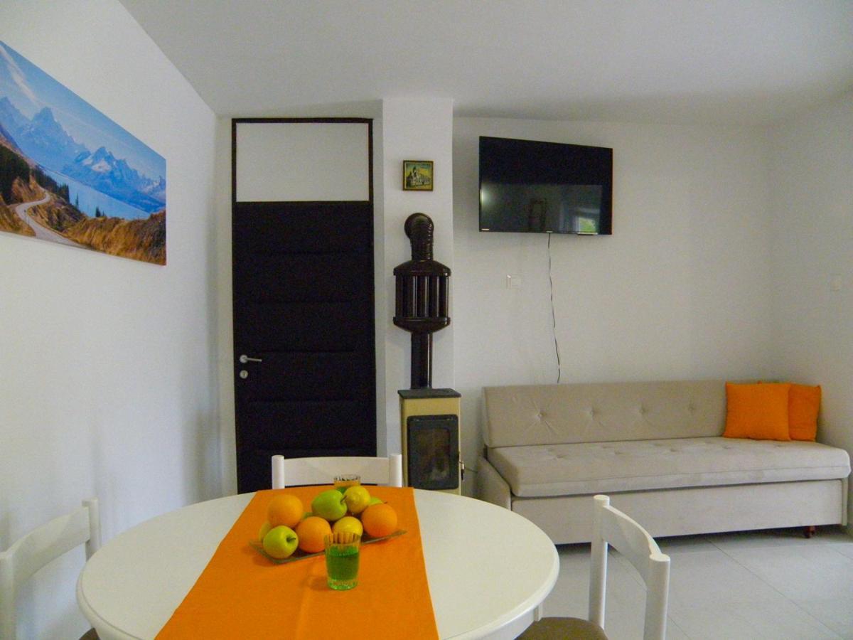 Lada Apartmani Novaglia Esterno foto