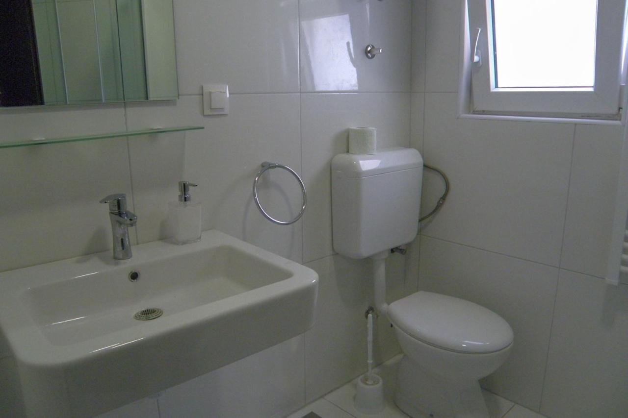 Lada Apartmani Novaglia Esterno foto