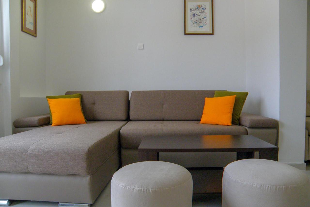 Lada Apartmani Novaglia Esterno foto