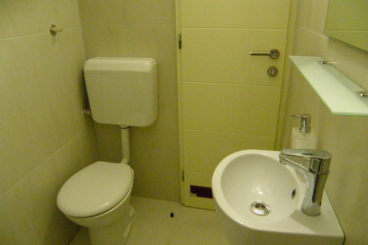 Lada Apartmani Novaglia Esterno foto