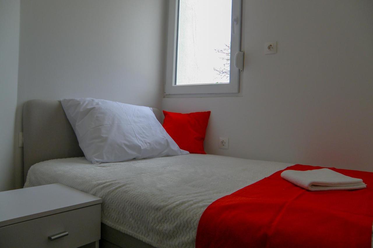 Lada Apartmani Novaglia Esterno foto