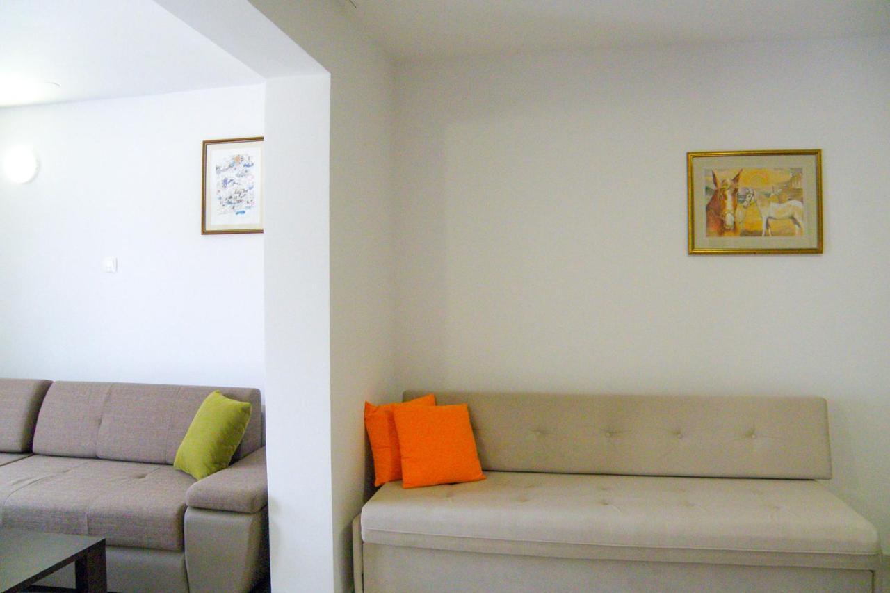 Lada Apartmani Novaglia Esterno foto